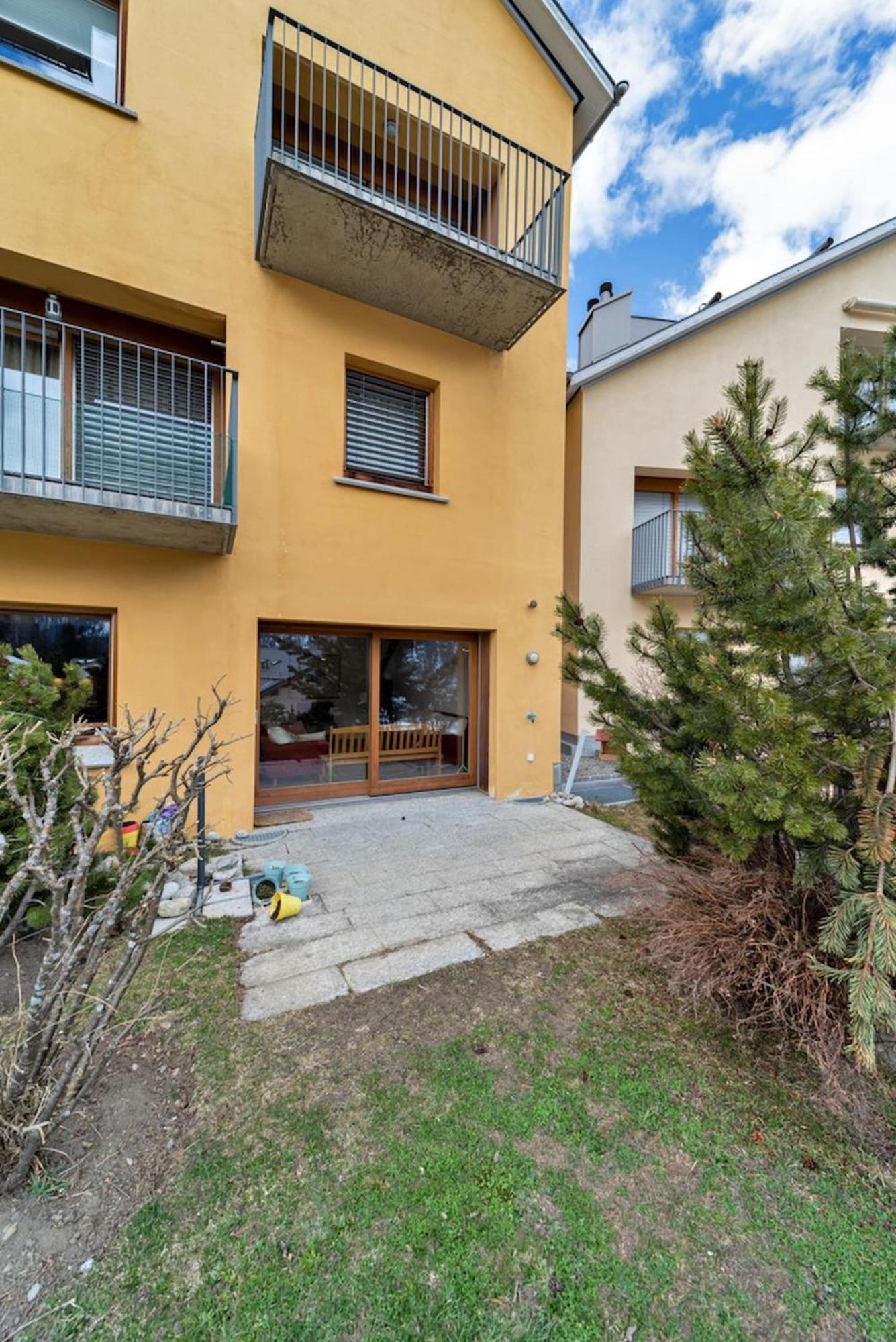 Ferienwohnung Chesa Ladina - Zuoz Exterior foto
